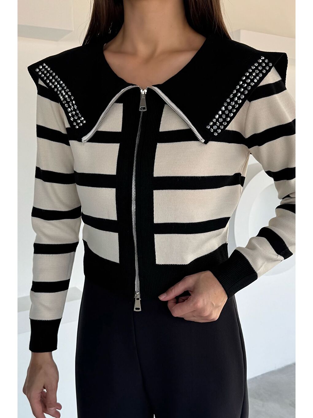 Siyah Yaka Detaylı Çizgili Triko Hırka (s,m,l Uyumludur)-2