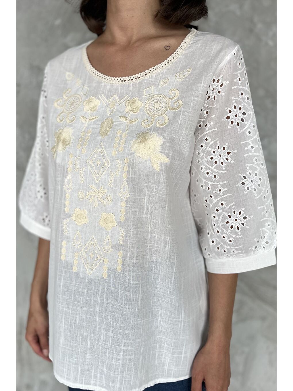 Ekru Kadın Nakışlı Keten Bluz-3