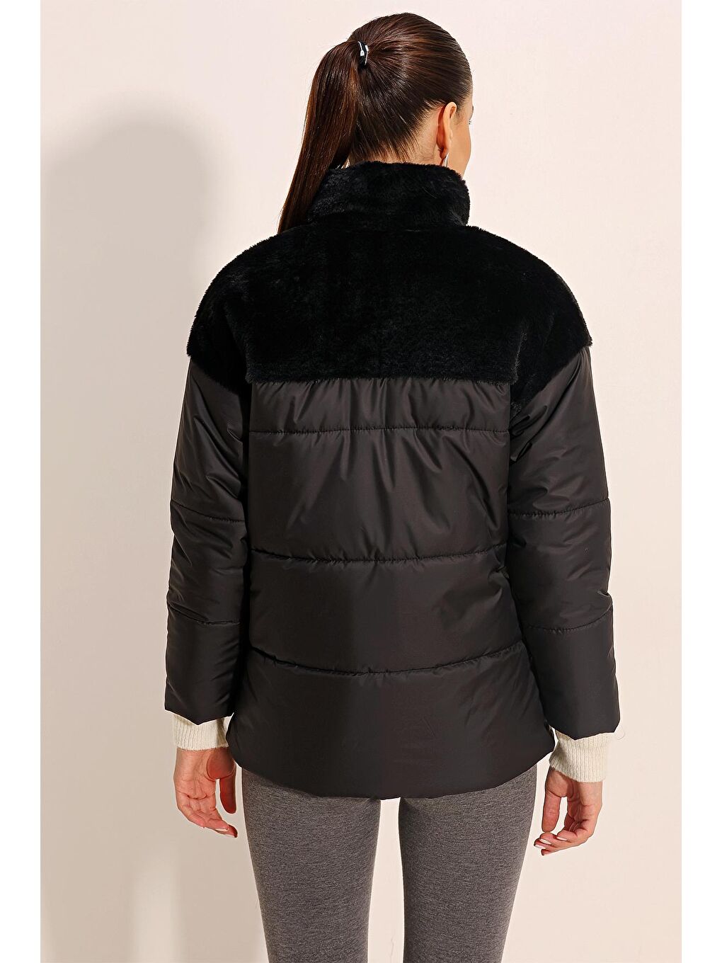 5179 Suni Kürk Detaylı Şişme Mont - Siyah-6