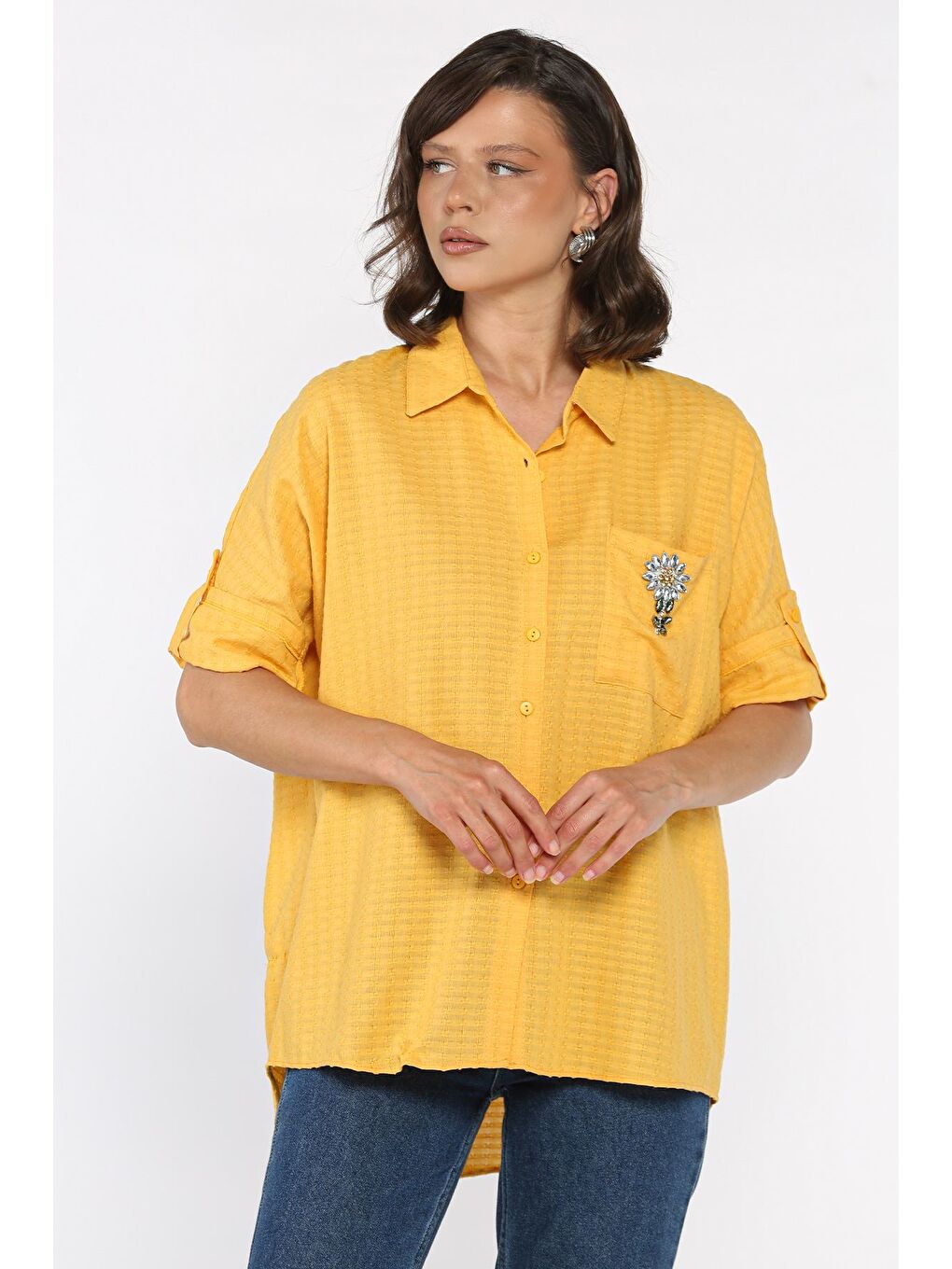 Kahverengi Kadın Çiçek Aksesuarlı Cepli Salaş Gömlek-1