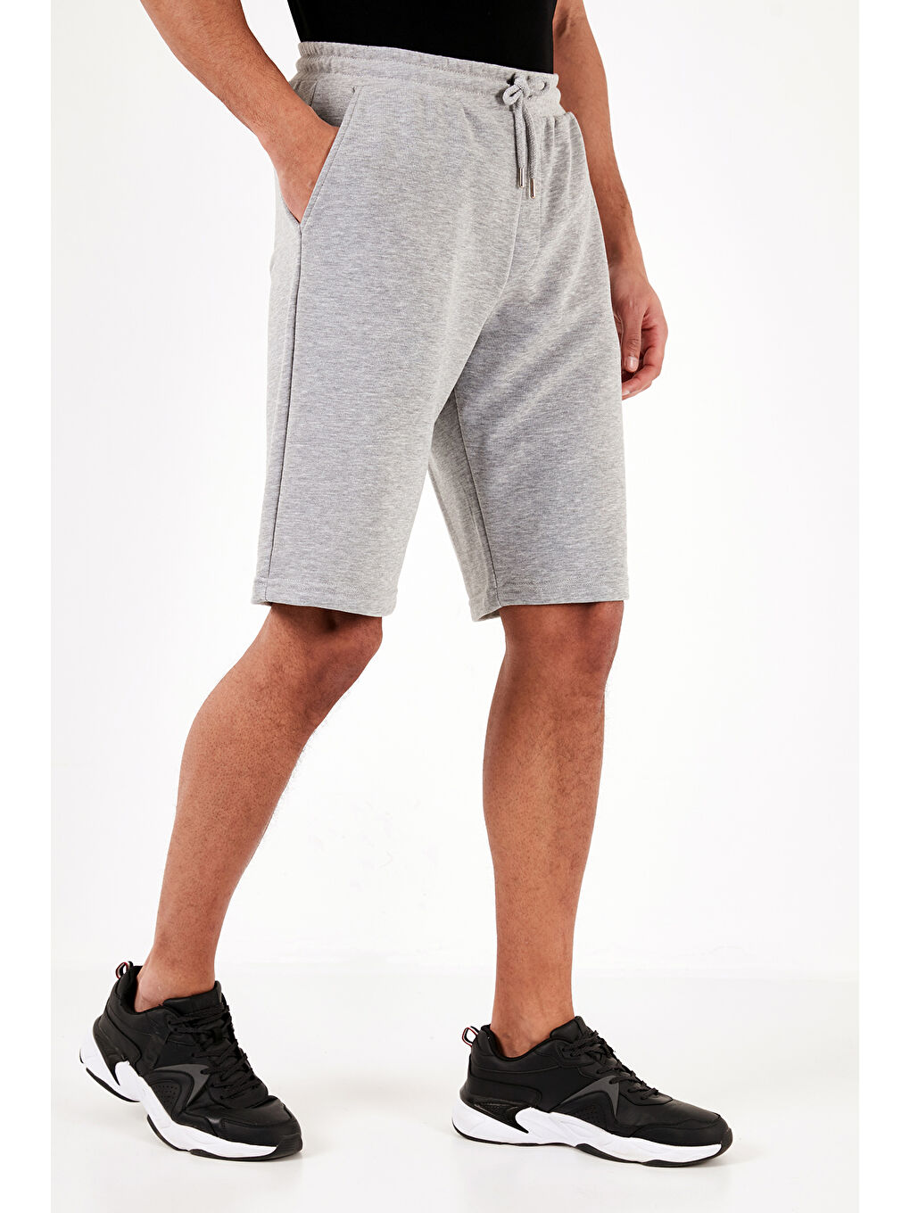 Gri Pamuklu Regular Fit Normal Bel Cepli 3'lü Paket Şort 5908042S3-3