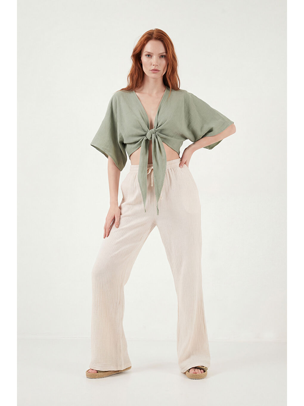 Bej Pamuklu Comfort Fit Yüksek Bel Geniş Paça Kadın Pantolon 668YP5540-2