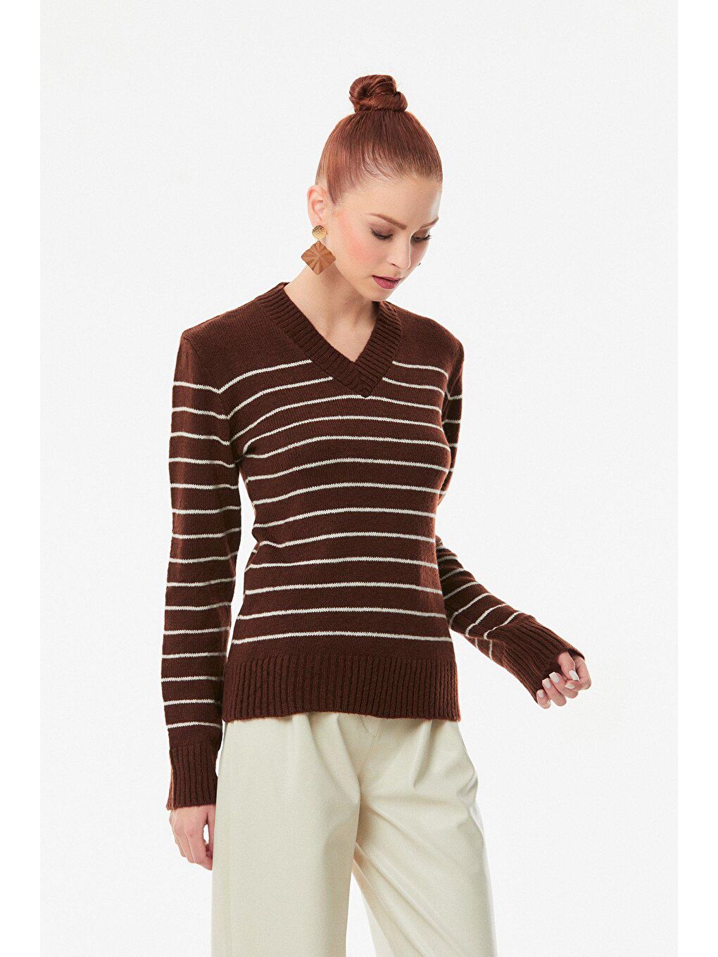 Kahverengi Çizgili V Yaka Triko Kazak-2