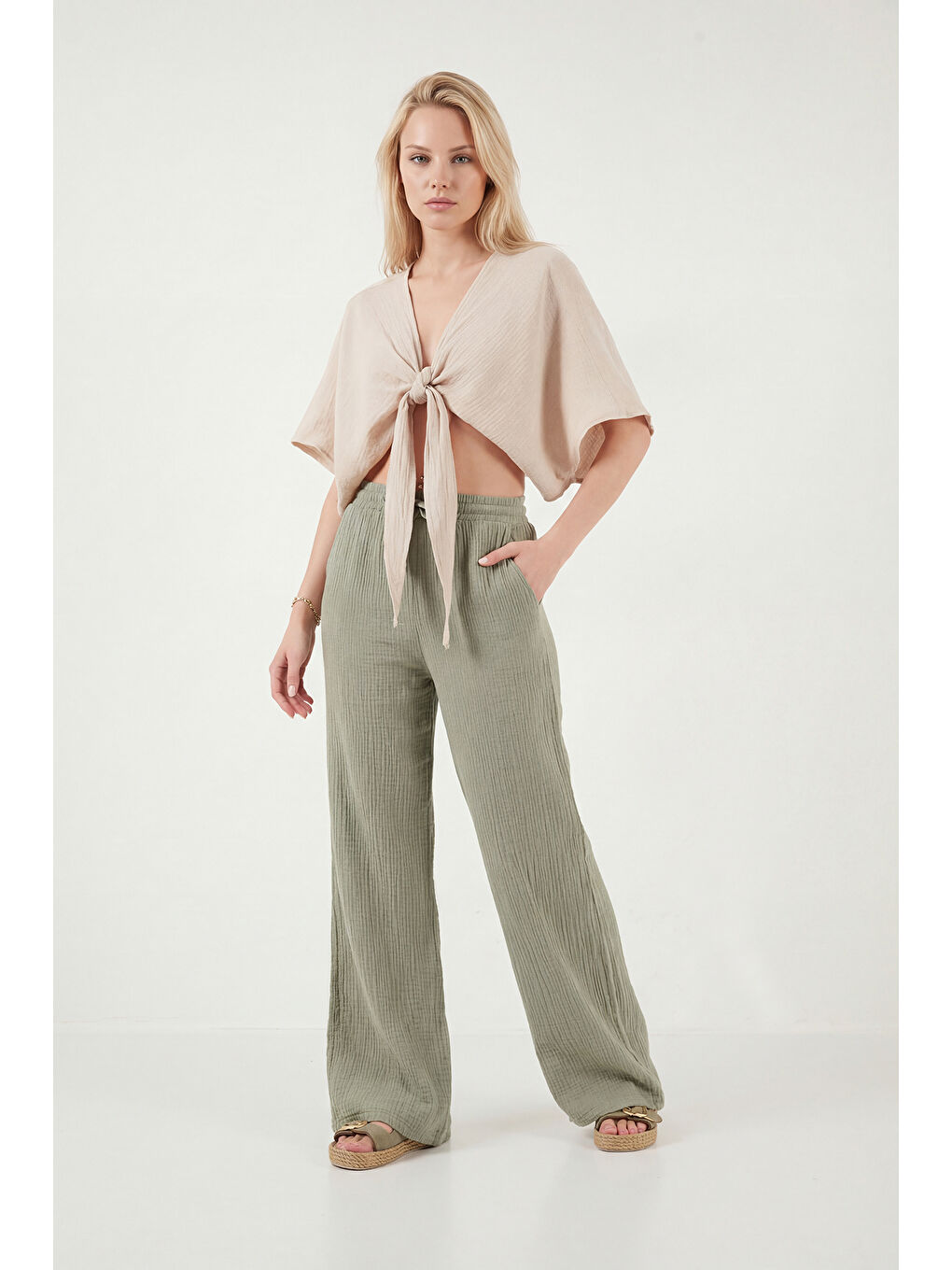 Haki Pamuklu Comfort Fit Yüksek Bel Geniş Paça Kadın Pantolon 668YP5540-2