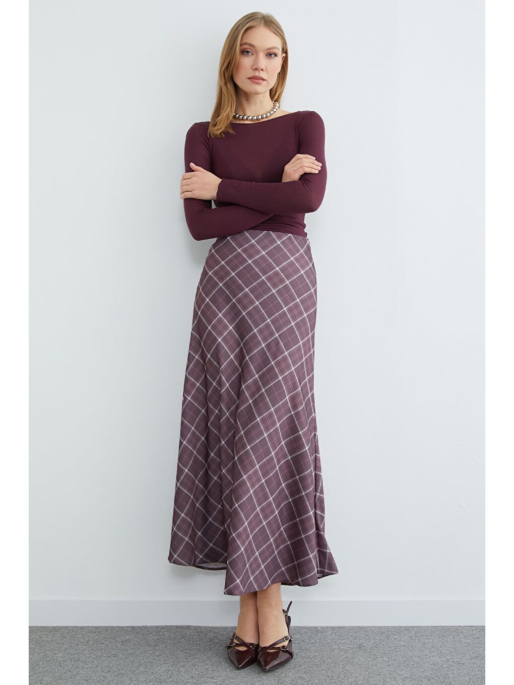 Kahverengi Ekose Desenli Maxi Boy Saten Etek-4