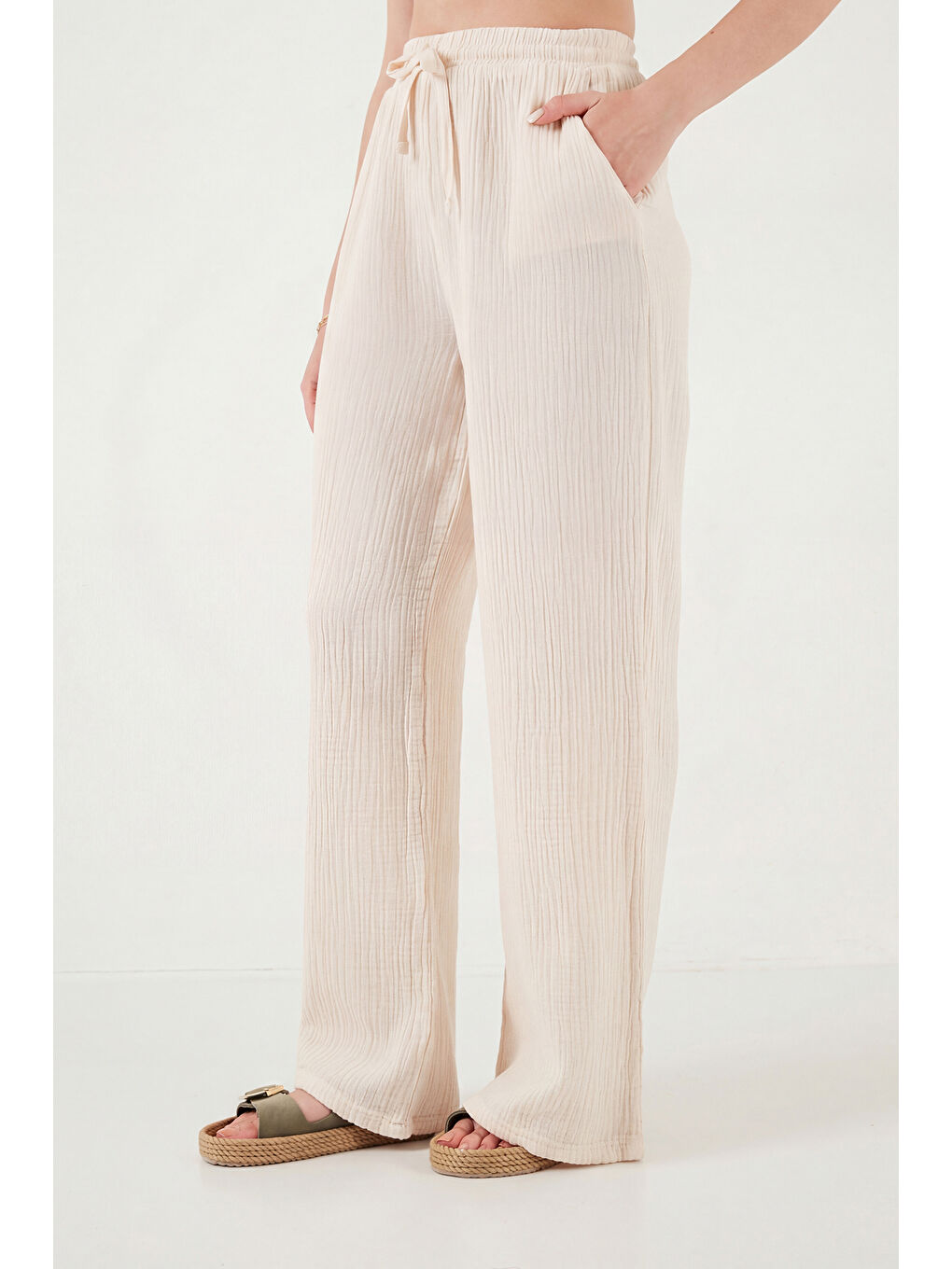 Bej Pamuklu Comfort Fit Yüksek Bel Geniş Paça Kadın Pantolon 668YP5540-3