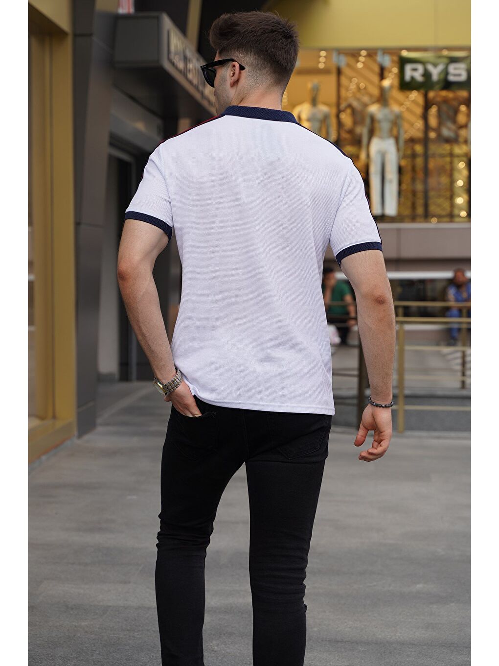Beyaz Kol Şeritli Polo Yaka Tişört 5888-1