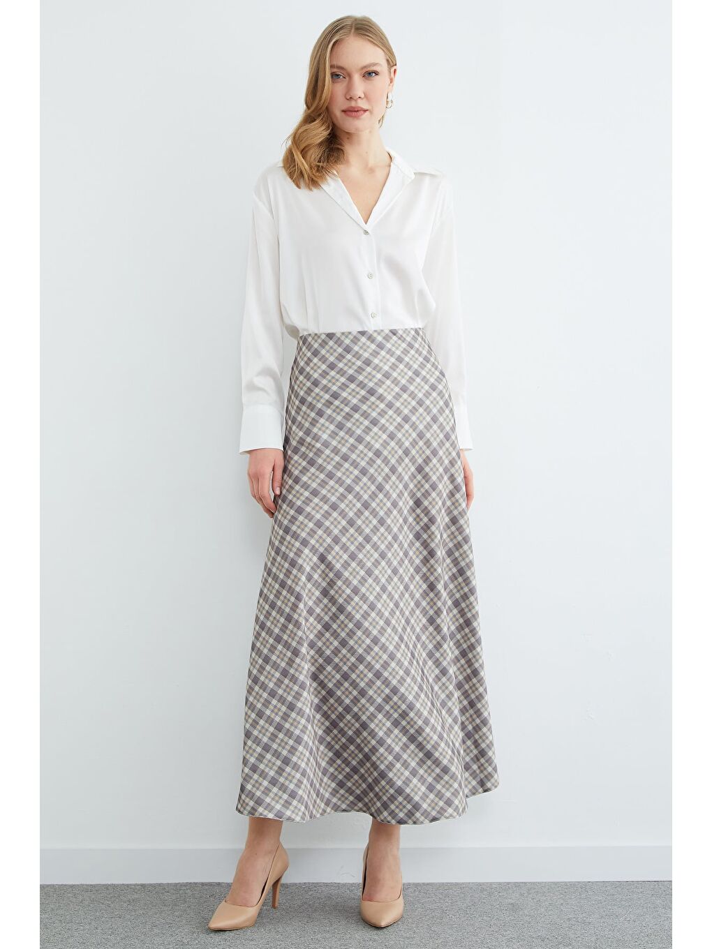 Sarı Ekose Desenli Maxi Boy Saten Etek-4