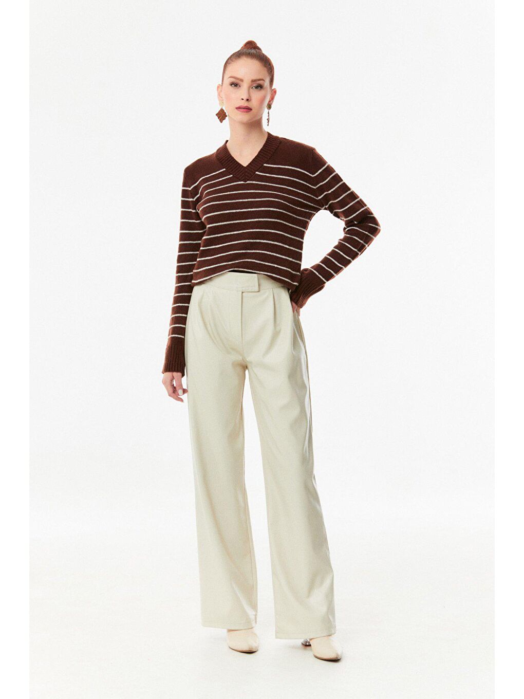 Kahverengi Çizgili V Yaka Triko Kazak-3