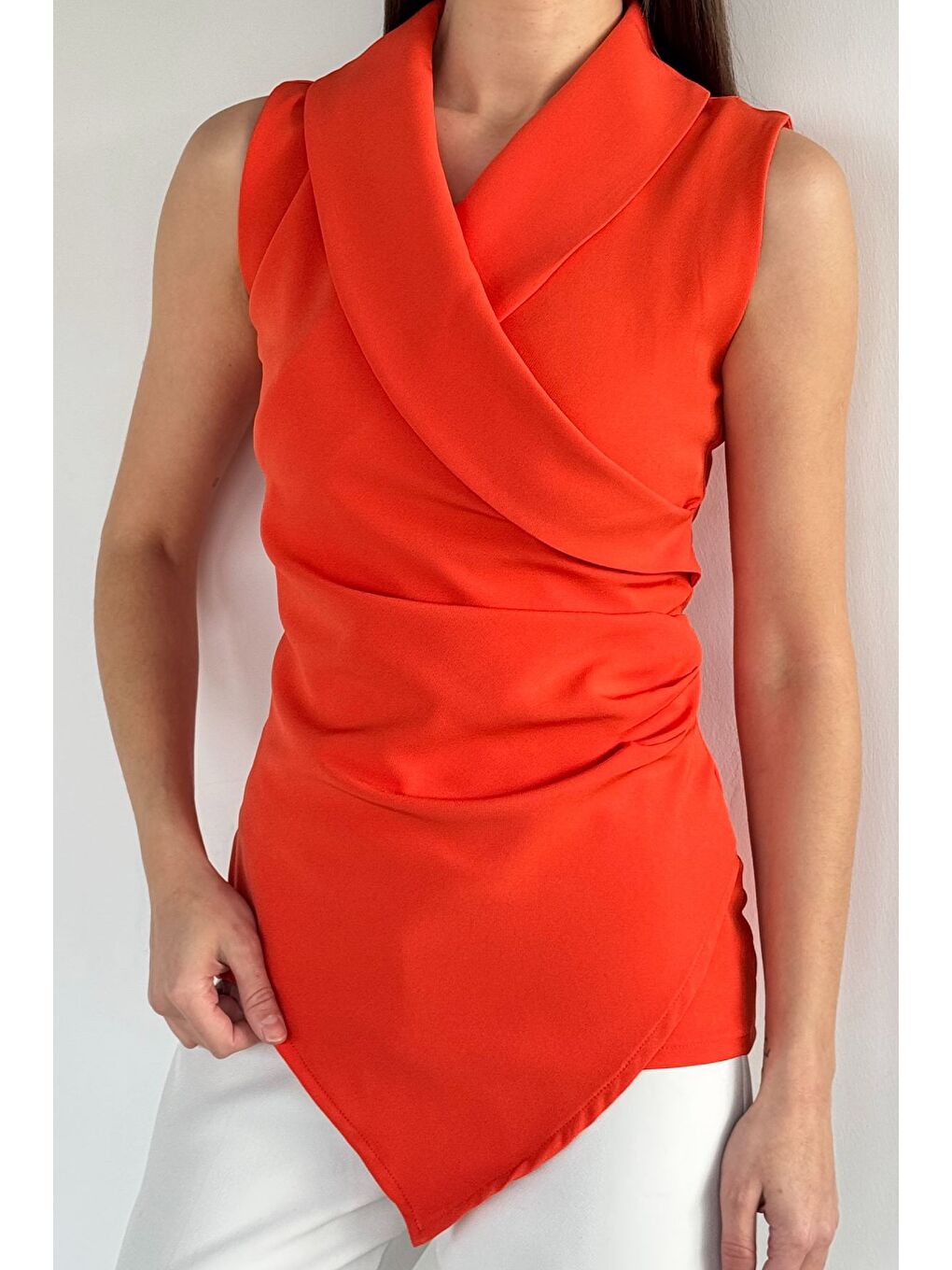 Turuncu Kadın Kruvaze Yaka Drape Detaylı Asimetrik Bluz-2