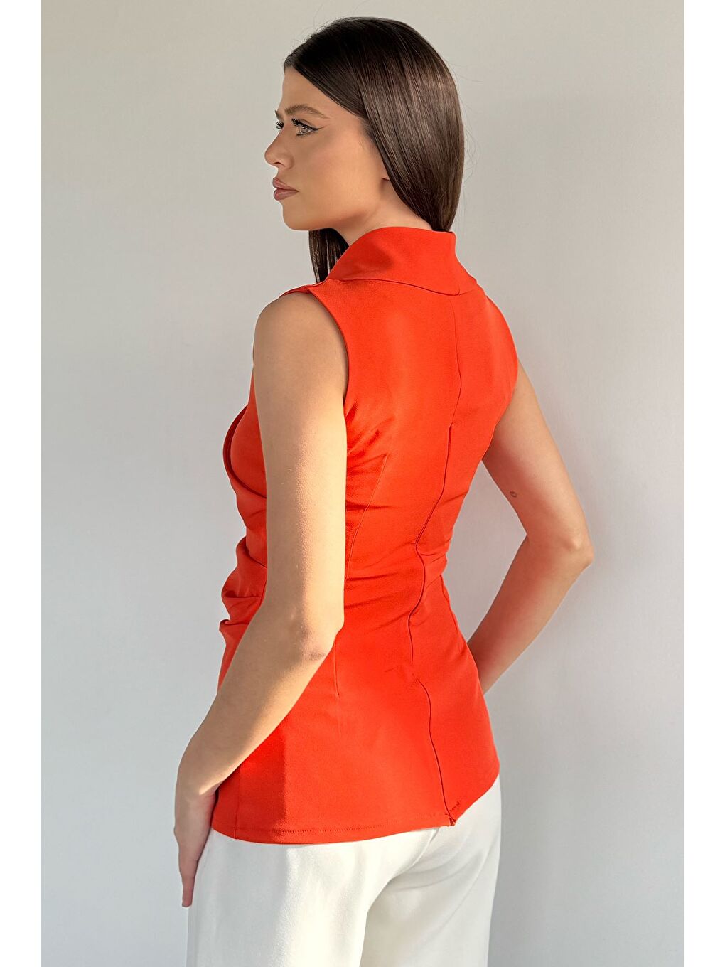 Turuncu Kadın Kruvaze Yaka Drape Detaylı Asimetrik Bluz-3
