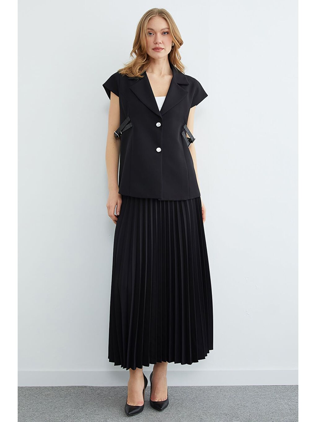 Siyah Kemer Detaylı Yelekli Etek 2 Li Takım