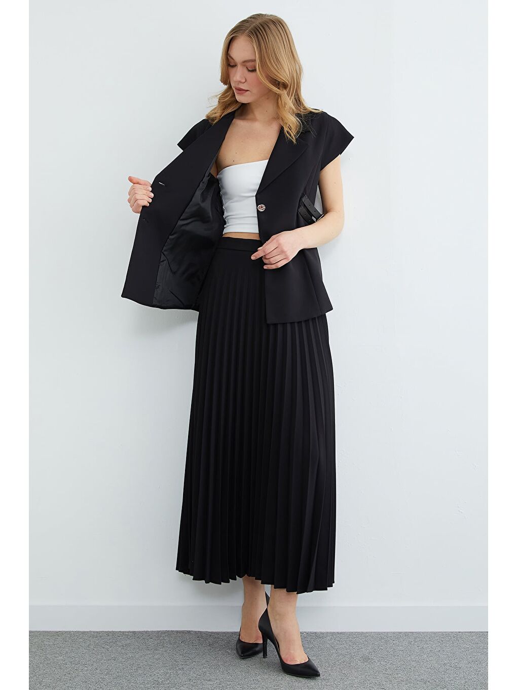 Siyah Kemer Detaylı Yelekli Etek 2 Li Takım-4