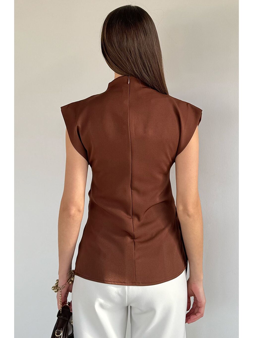 Kahverengi Kadın Dik Yaka Bel Ve Omuz Drapeli Kemer Detaylı Bluz-3