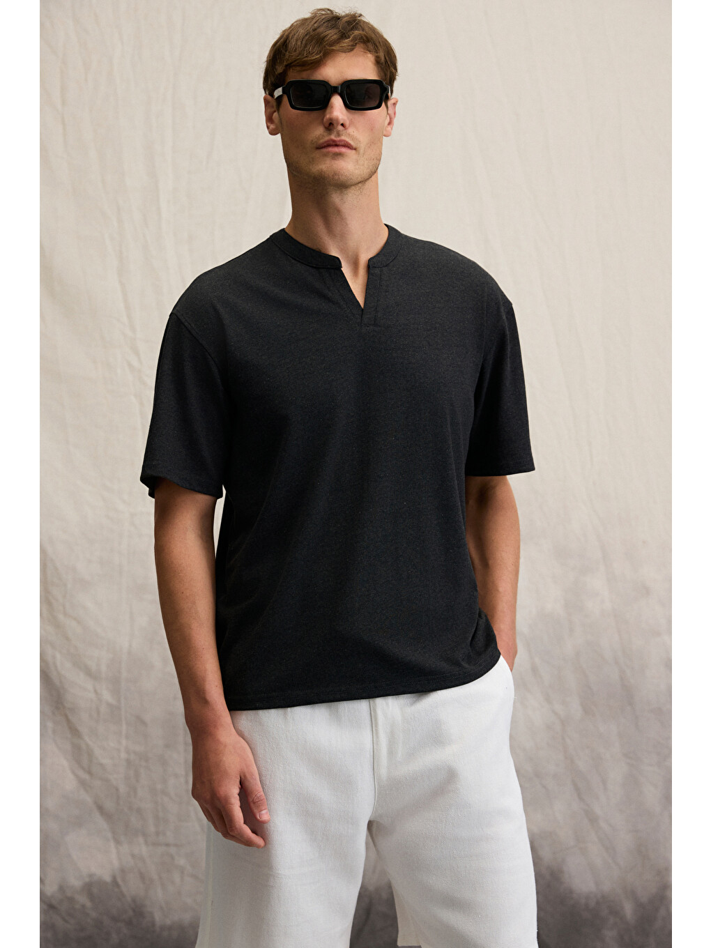 Tuomo Erkek Hakim Yaka Kısa Patlı Kısa Kollu Relaxed Fit Siyah T-shirt-3