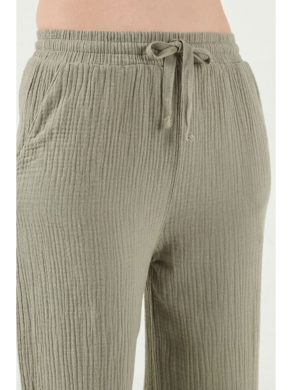 Haki Pamuklu Comfort Fit Yüksek Bel Geniş Paça Kadın Pantolon 668YP5540-4