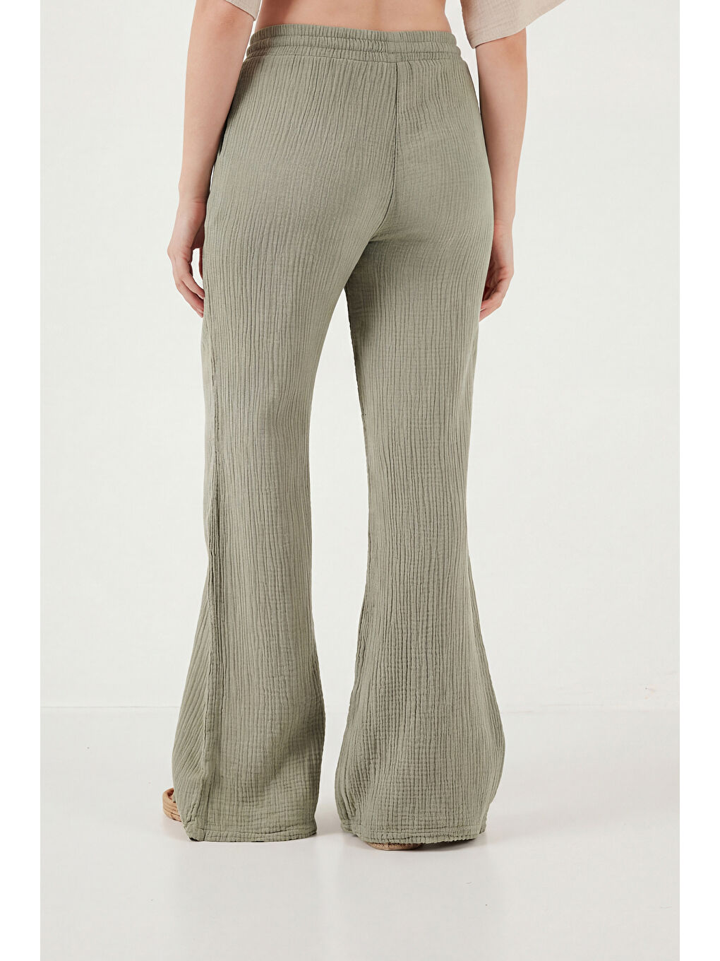 Haki Pamuklu Comfort Fit Yüksek Bel Geniş Paça Kadın Pantolon 668YP5540-5