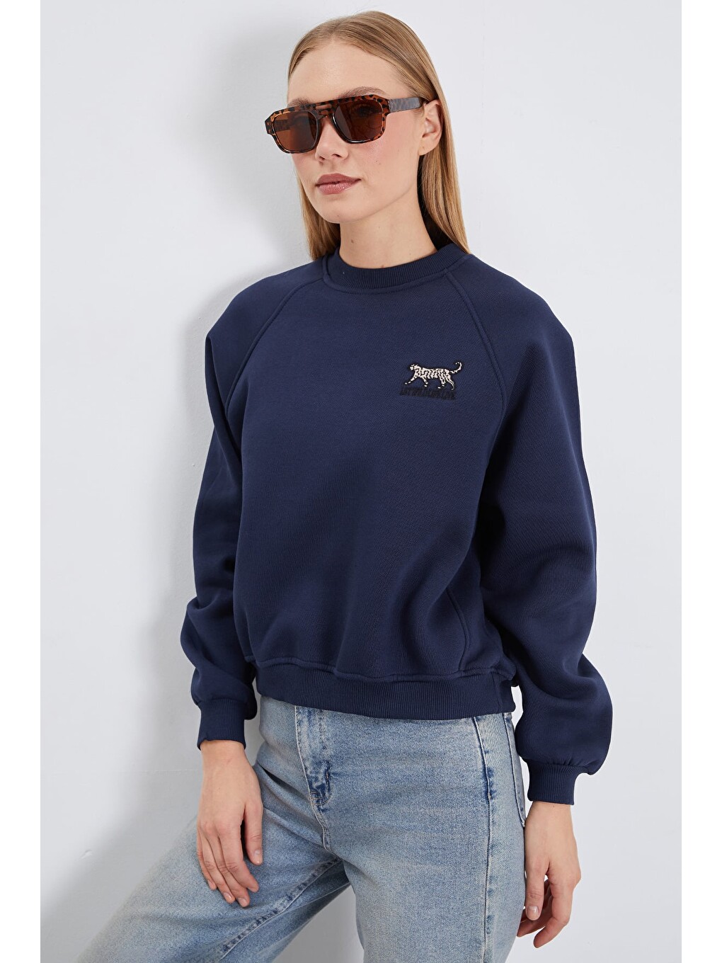 Lacivert 3 İplik Leopar Nakışlı Reglan Kol Oversize Sweatshirt-2