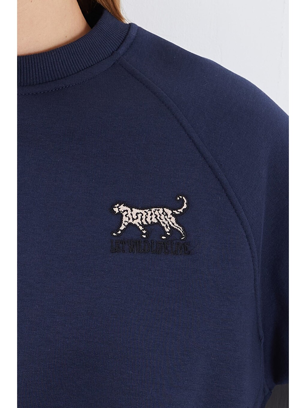 Lacivert 3 İplik Leopar Nakışlı Reglan Kol Oversize Sweatshirt-3