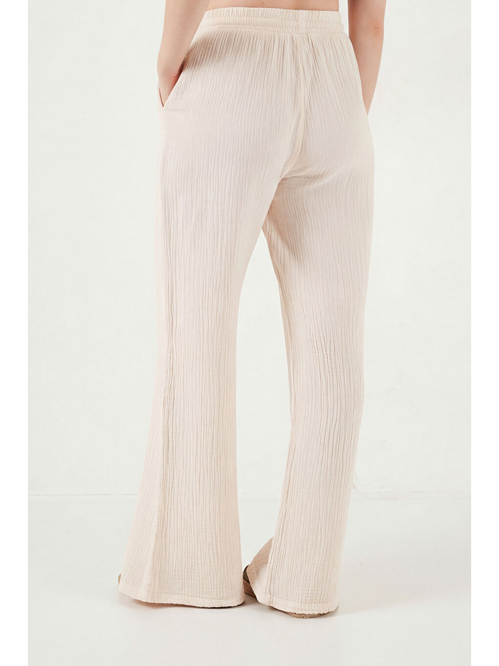 Bej Pamuklu Comfort Fit Yüksek Bel Geniş Paça Kadın Pantolon 668YP5540-6