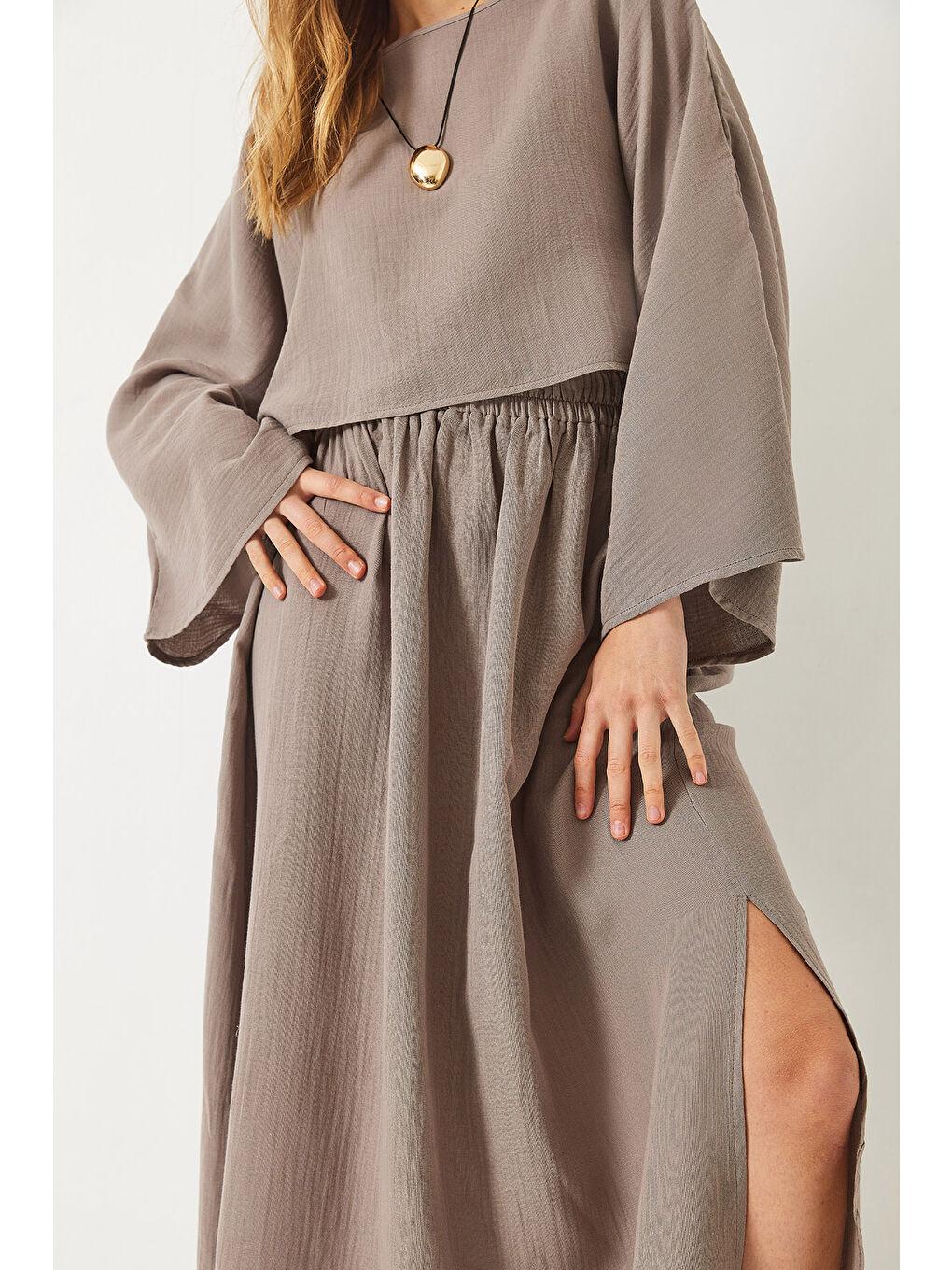 Bej Kadın Yarasa Kol Croplu Beli Lastikli Yırtmaç Detay Etekli Müslin Takım-2