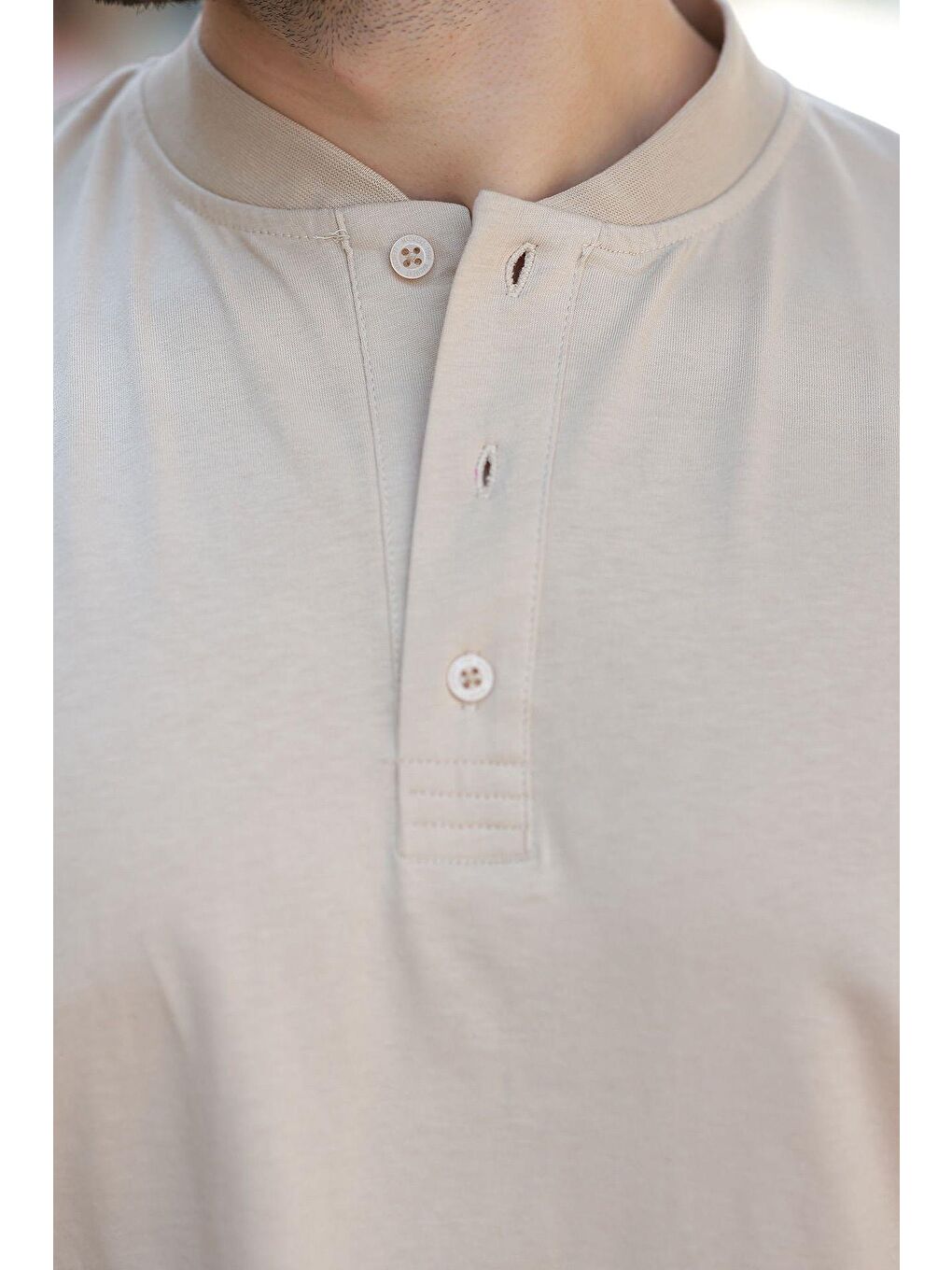Bej Hakim Yaka Düğme Detaylı Kısa Kollu %100 Pamuk Tişört 7021-2