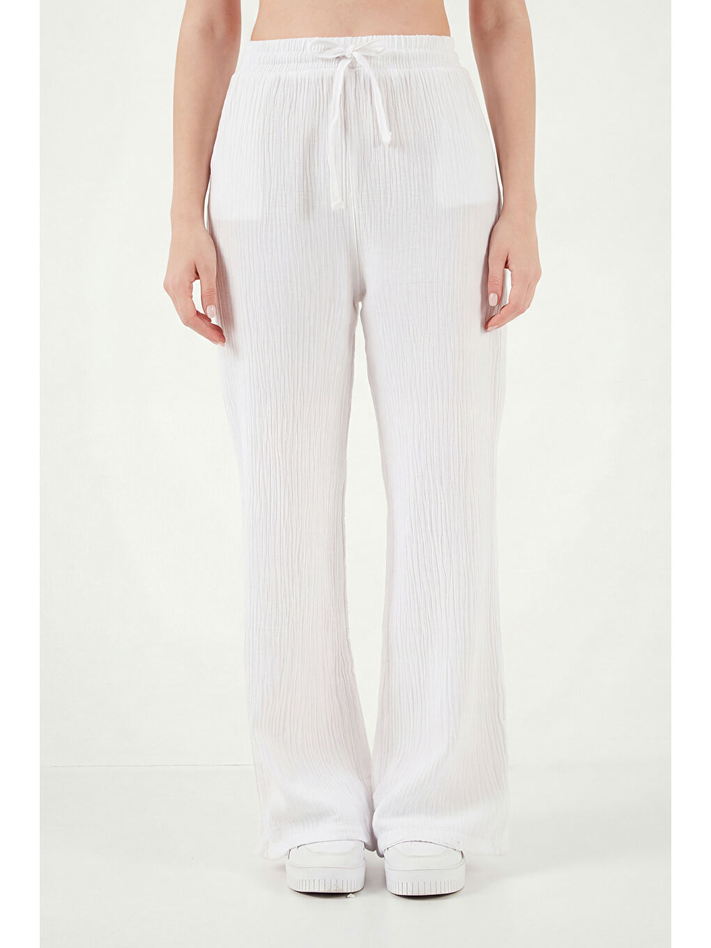 Beyaz Pamuklu Comfort Fit Yüksek Bel Geniş Paça Kadın Pantolon 668YP5540-4