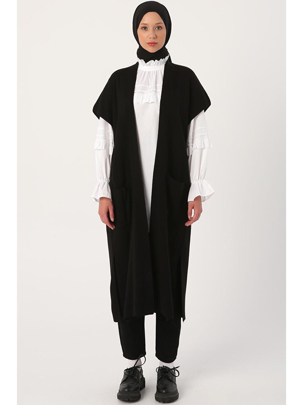 Siyah Cepli Uzun Triko Yelek-1