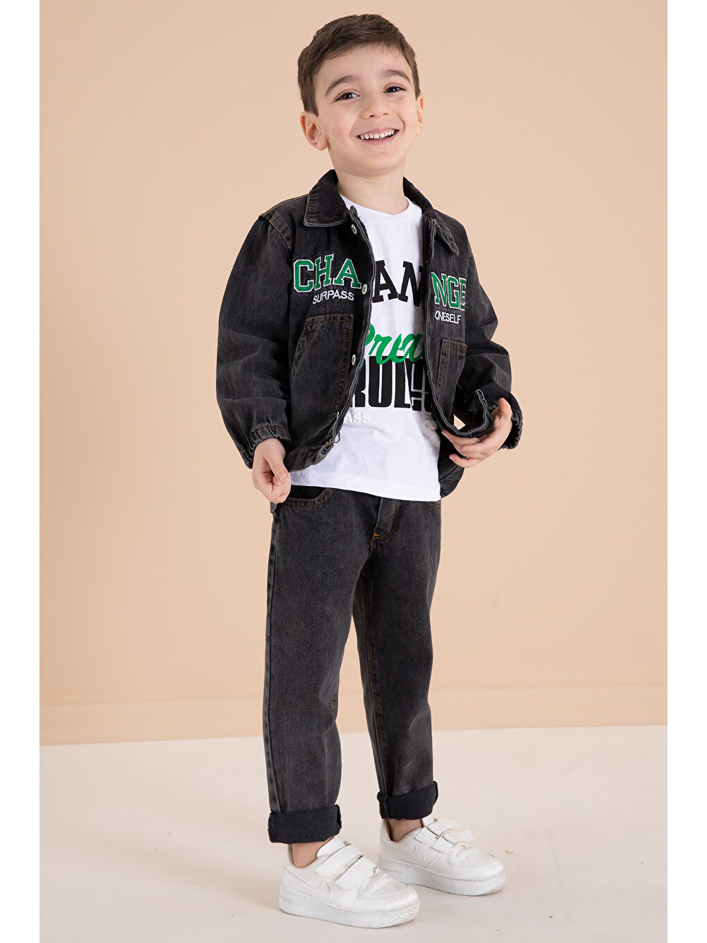 Siyah Yazı Nakışlı Ceketli 3lü Erkek Çocuk Jean Takım 20002-1