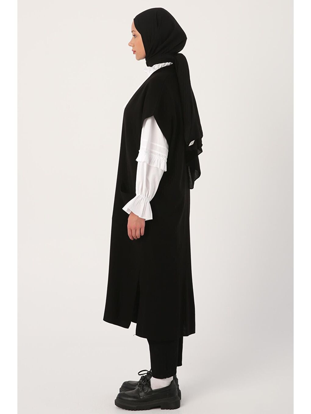 Siyah Cepli Uzun Triko Yelek-2