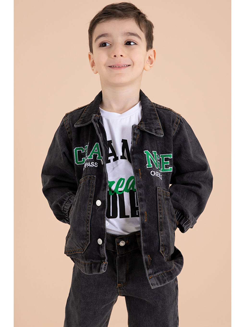 Siyah Yazı Nakışlı Ceketli 3lü Erkek Çocuk Jean Takım 20002-4