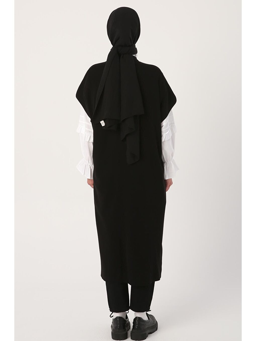 Siyah Cepli Uzun Triko Yelek-3