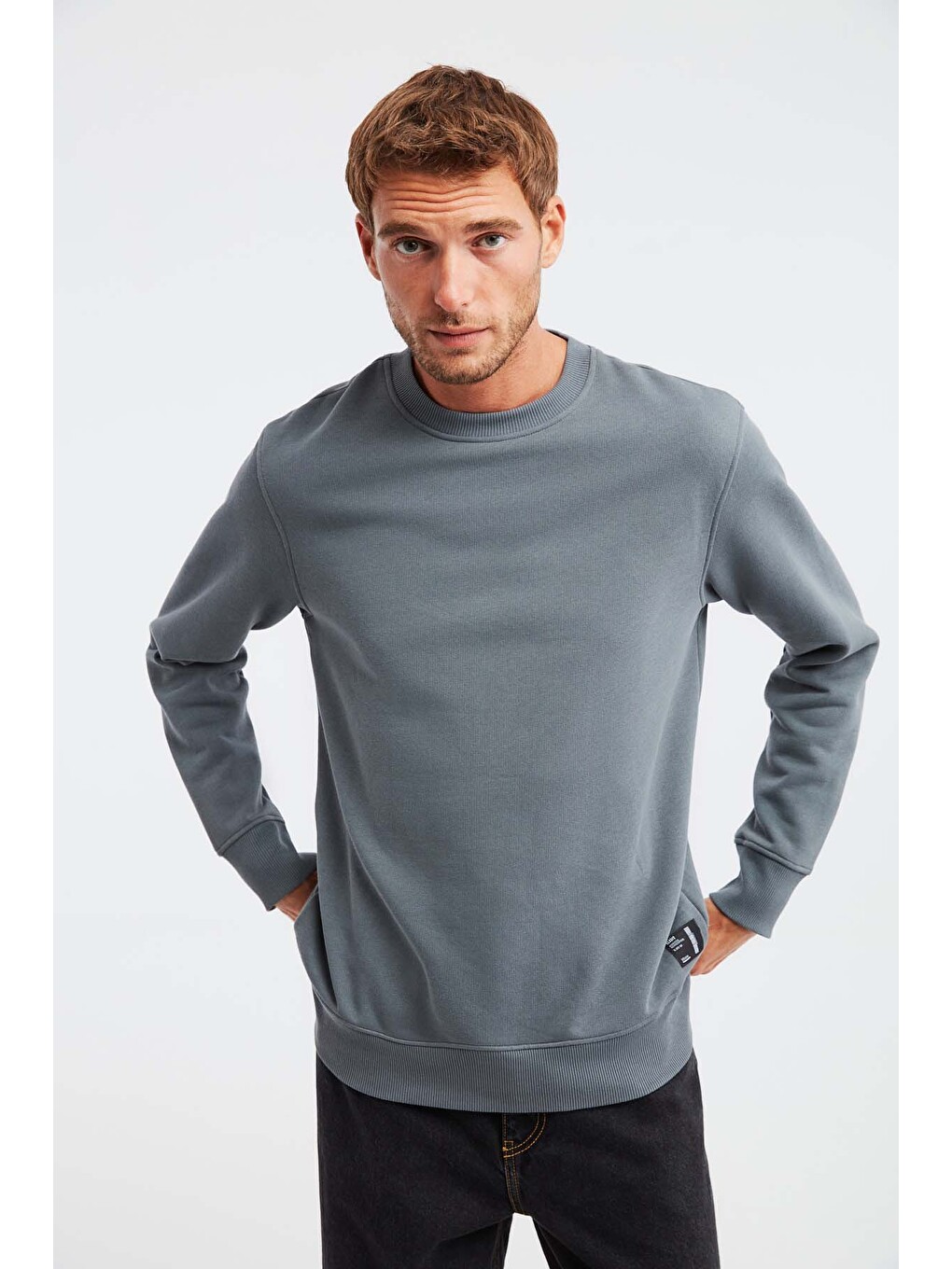 Travıs Erkek Organik Kumaşlı Yumuşacık Regular Fit Yuvarlak Yakalı Koyu Gri Sweatshirt-1