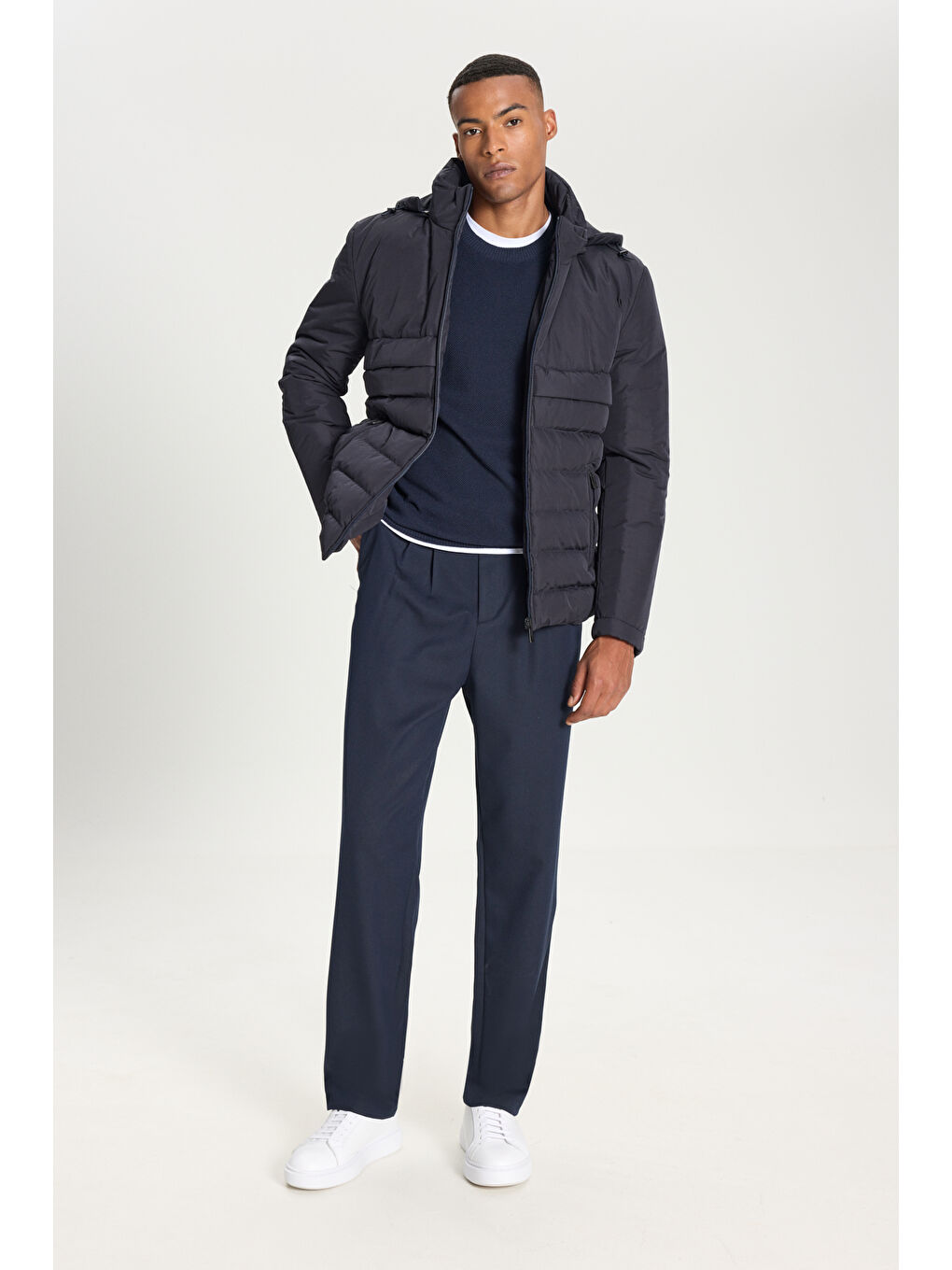 Erkek Lacivert Standart Fit Normal Kesim Çıkma Kapüşon Dik Yaka Yan Cepli Mont-1