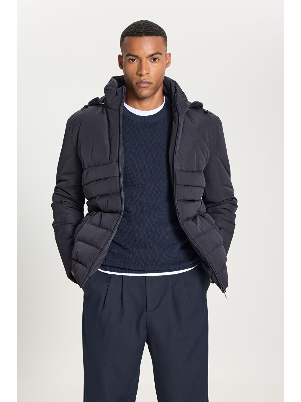 Erkek Lacivert Standart Fit Normal Kesim Çıkma Kapüşon Dik Yaka Yan Cepli Mont-2