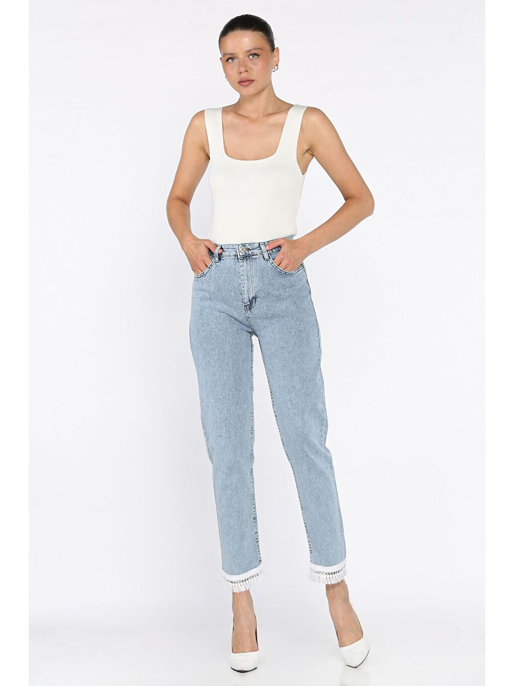 Mavi Paça Püskül Detaylı Kadın Jean Jean Pantolon