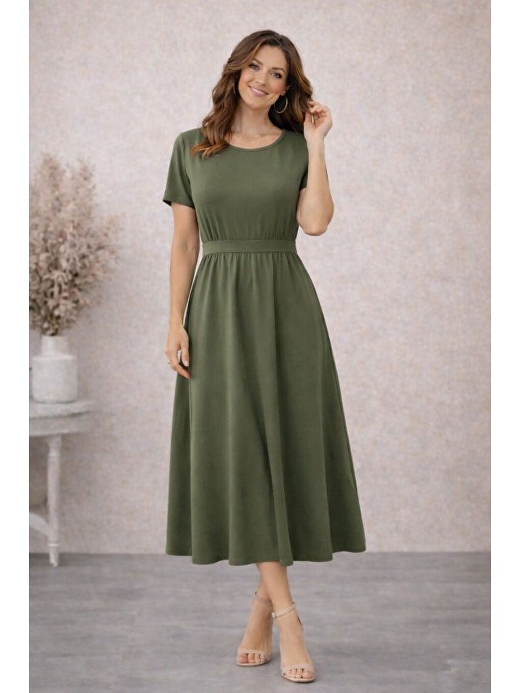 Yeşil Kadın Kısa Kollu Yuvarlak Yaka Arkadan Düğmeli Viskon Midi Elbise-3