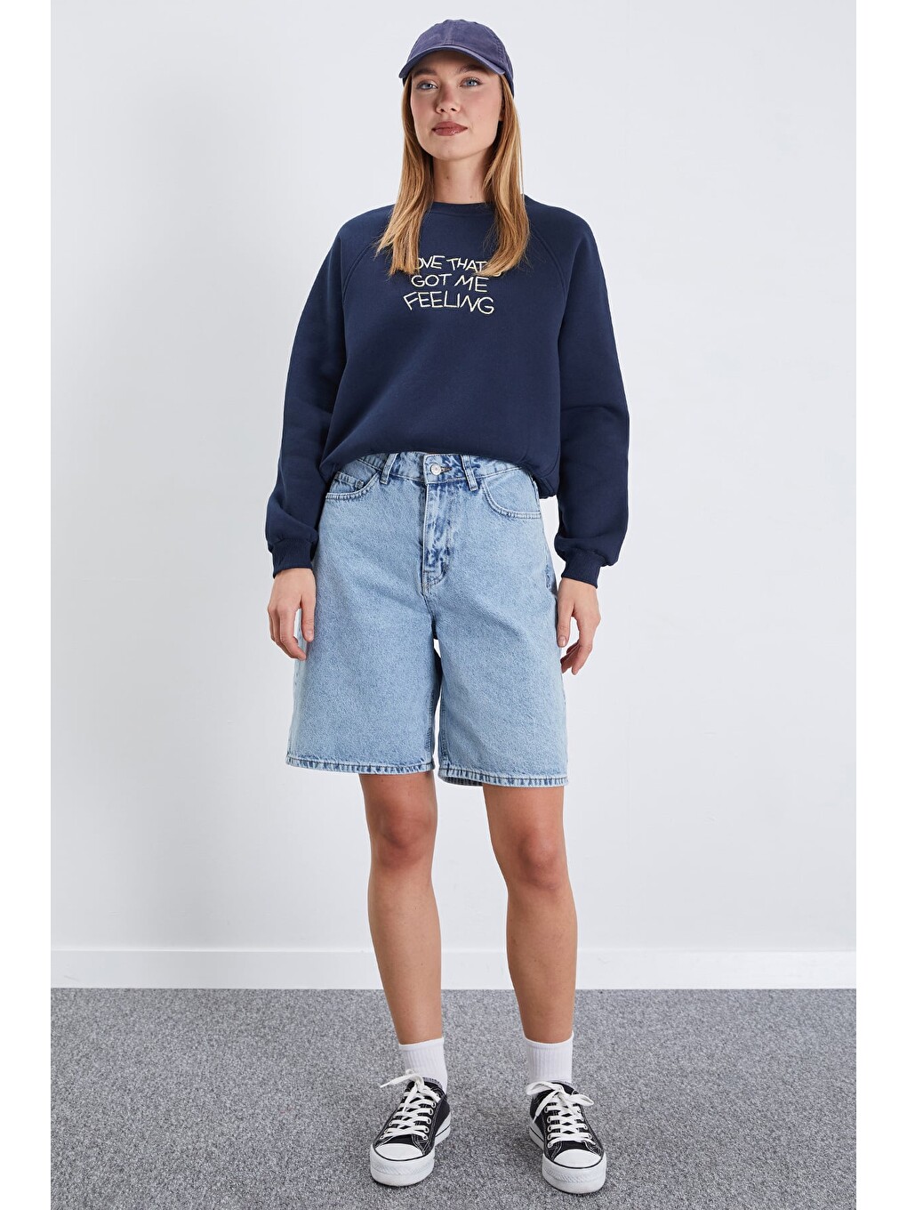 Lacivert 3 İplik Yazı Nakışlı Reglan Kol Oversize Sweatshirt-2