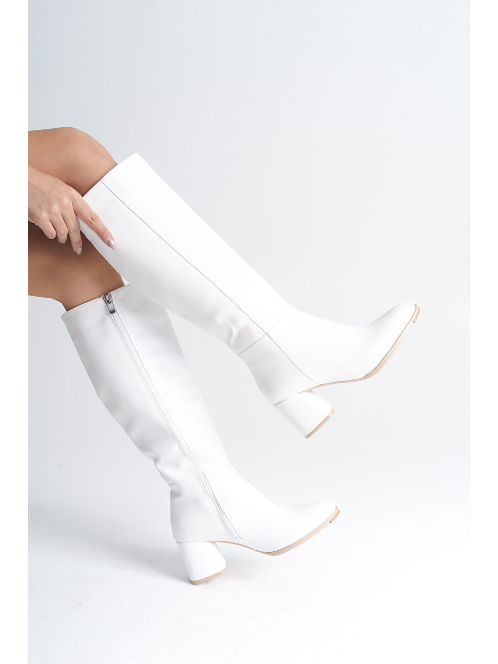 Beyaz Cathrine Oval Burunlu Yandan Fermuarlı Topuklu Kadın Çizme-2