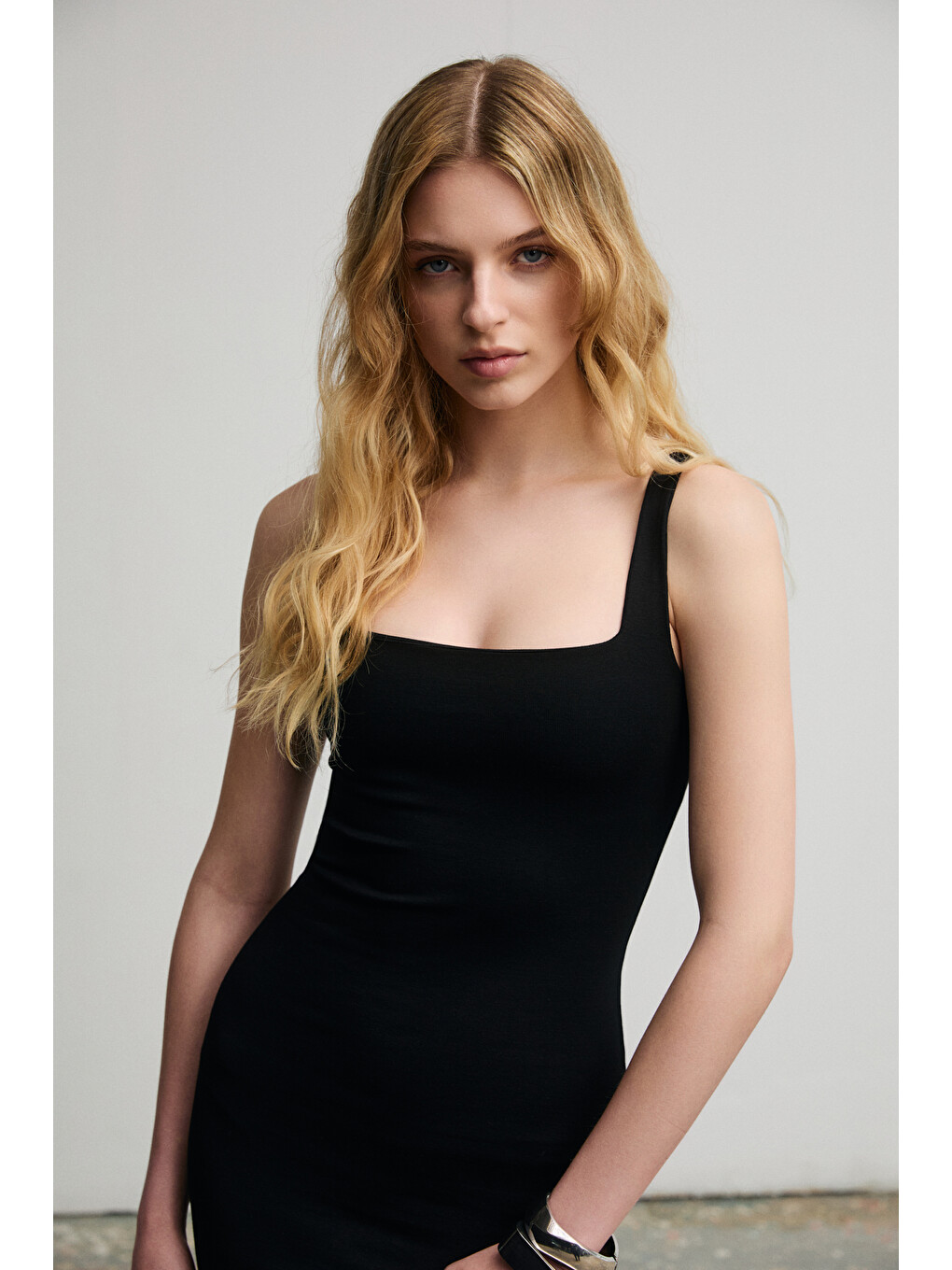 Tresney Kadın Yumuşak Ve Esnek Kumaşlu U Yakalı Slim Fit Uzun Siyah Elbise-1