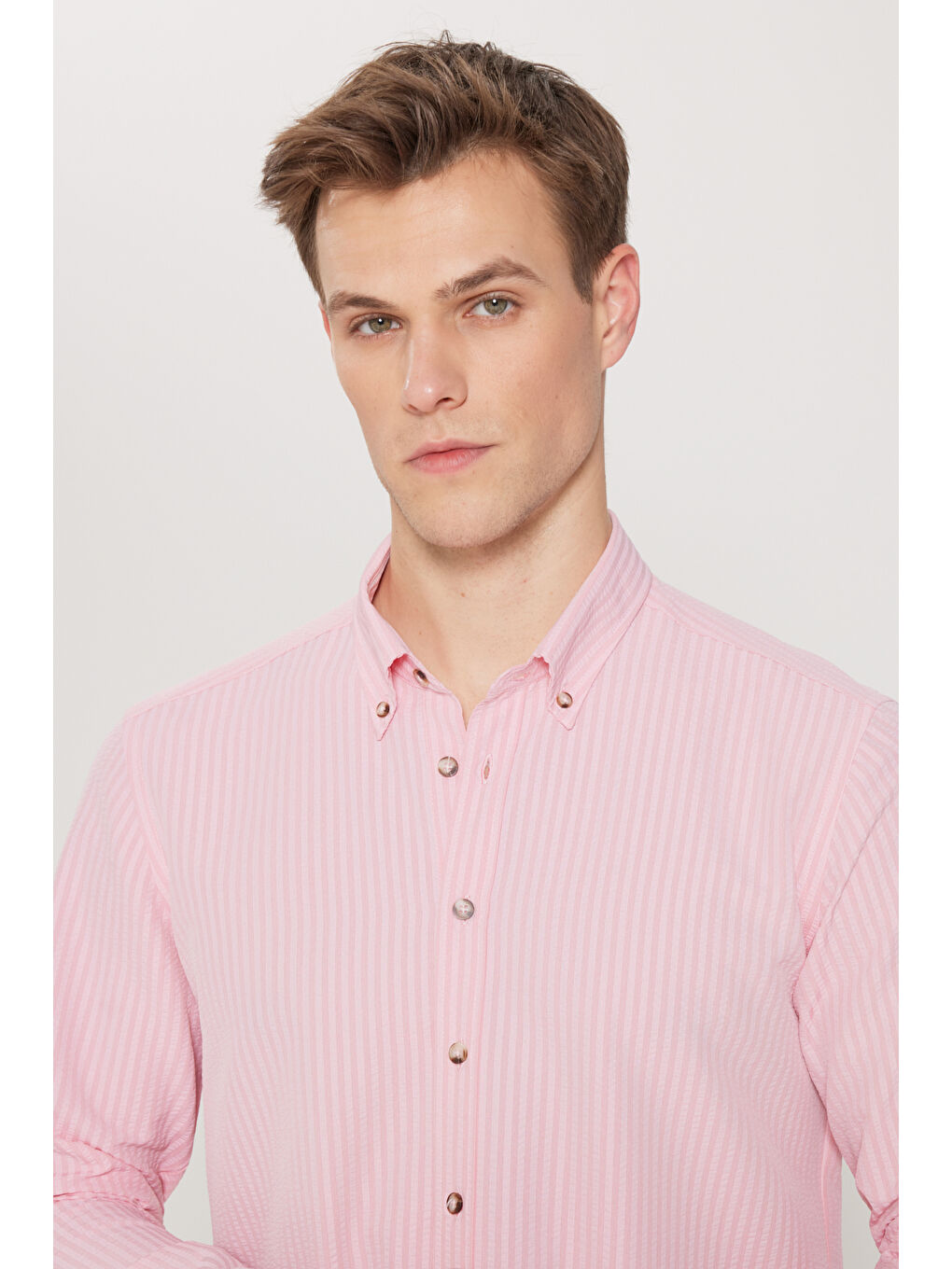 Erkek Pembe Slim Fit Dar Kesim Gofre Desenli Düğmeli Yaka Hafif Kumaş Gömlek-3