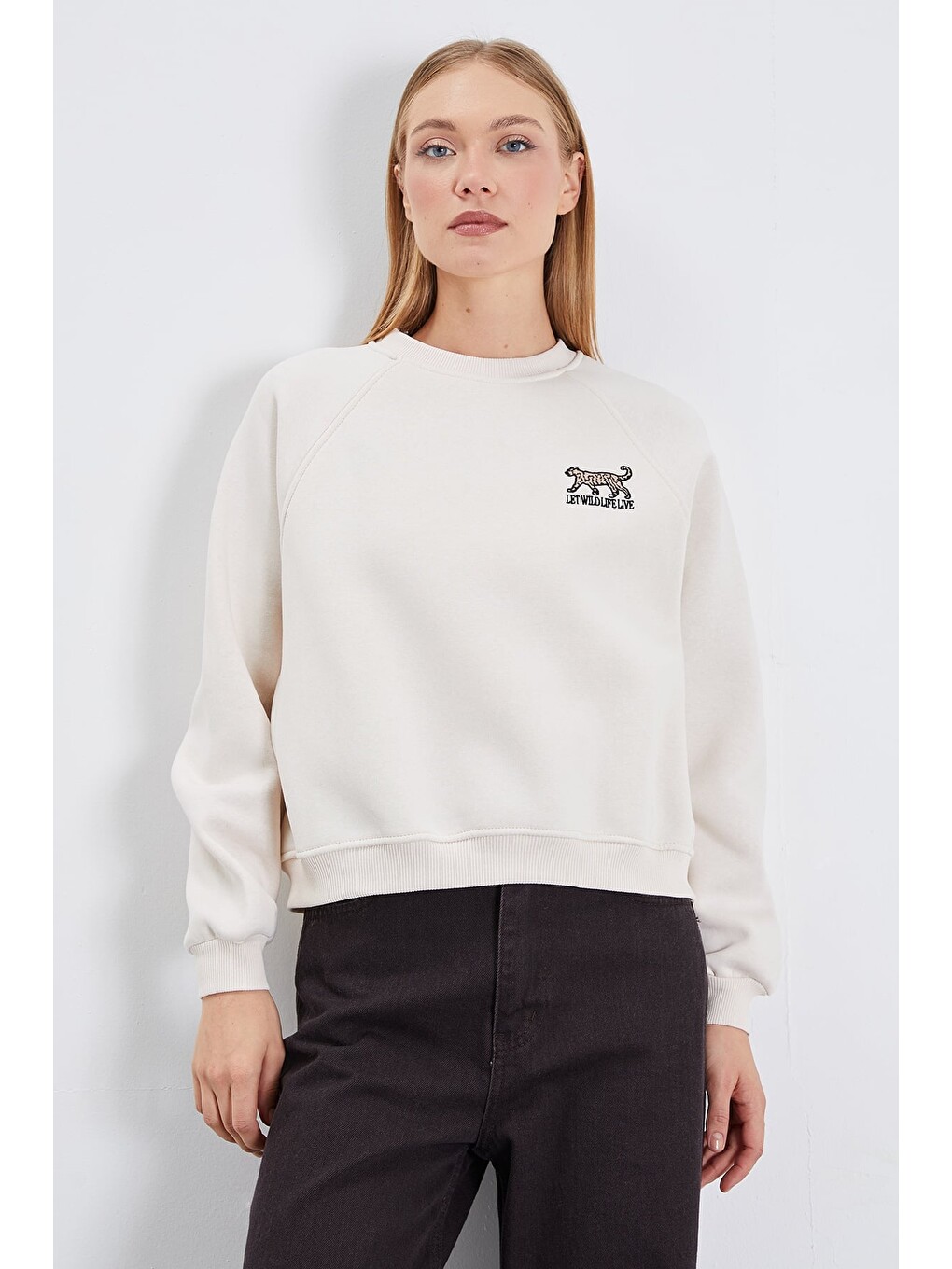 Bej 3 İplik Leopar Nakışlı Reglan Kol Oversize Sweatshirt-1