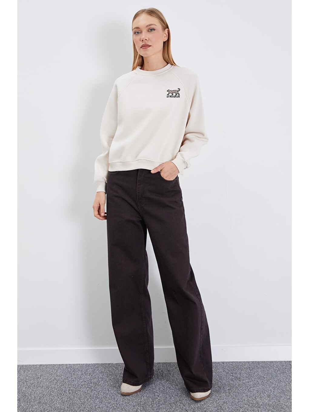 Bej 3 İplik Leopar Nakışlı Reglan Kol Oversize Sweatshirt-2