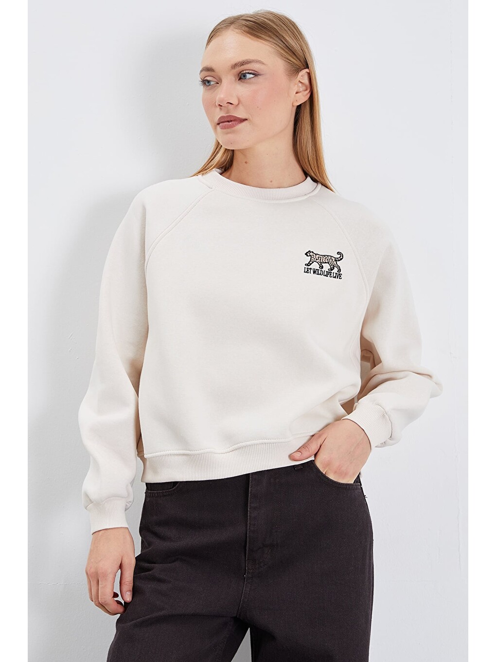 Bej 3 İplik Leopar Nakışlı Reglan Kol Oversize Sweatshirt-3