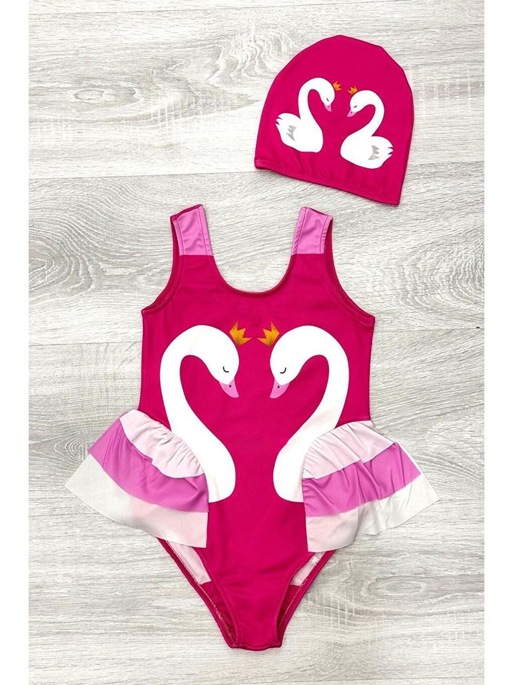 Kırmızı Zarif Kuğu Desenli Üç Kat Fırfır Detaylı Boneli Kız Çocuk Mayo