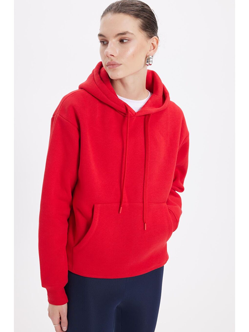 Kadın Oversize Geniş Kesim Pamuklu Yumuşak Dokulu İçi Polarlı Basic Kırmızı Kapüşonlu Sweatshirt-3