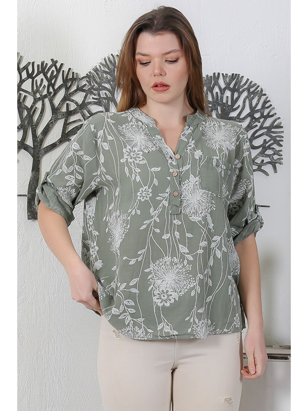 İtalyan Haki Hakim Yaka Düğmeli 3/4 Kol Çiçekli Cepli Casual Arkası Uzun Dokuma Bluz 65 63