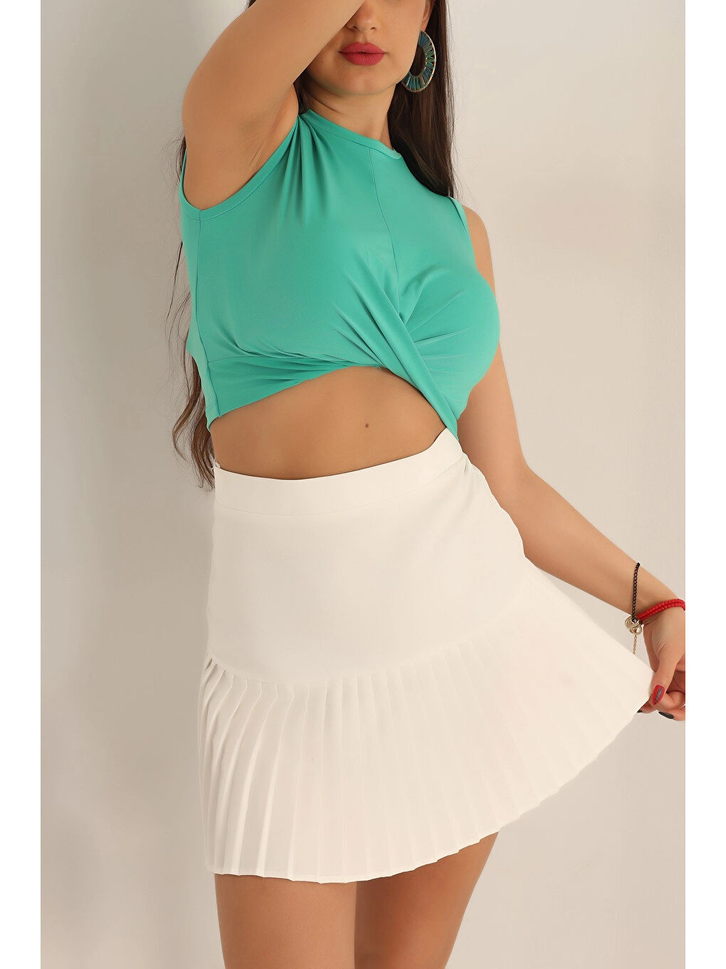 Kadın Yeşil Önü Düğümlü Bisiklet Yaka Sıfır Kol Elastanlı Crop Bluz HZL23S-SND120181-1