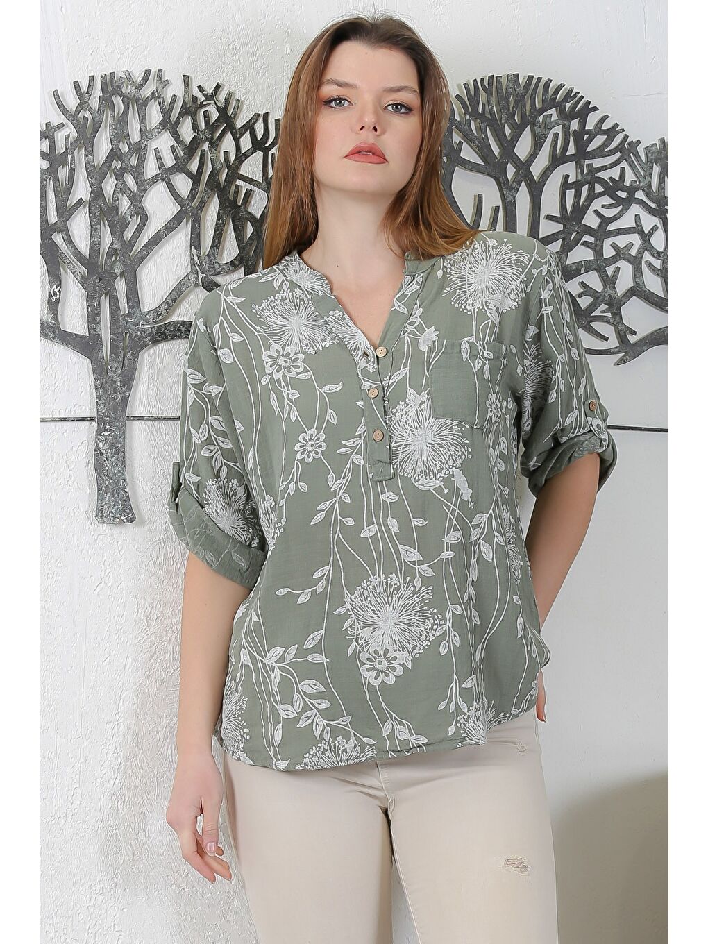 İtalyan Haki Hakim Yaka Düğmeli 3/4 Kol Çiçekli Cepli Casual Arkası Uzun Dokuma Bluz 65 63-2