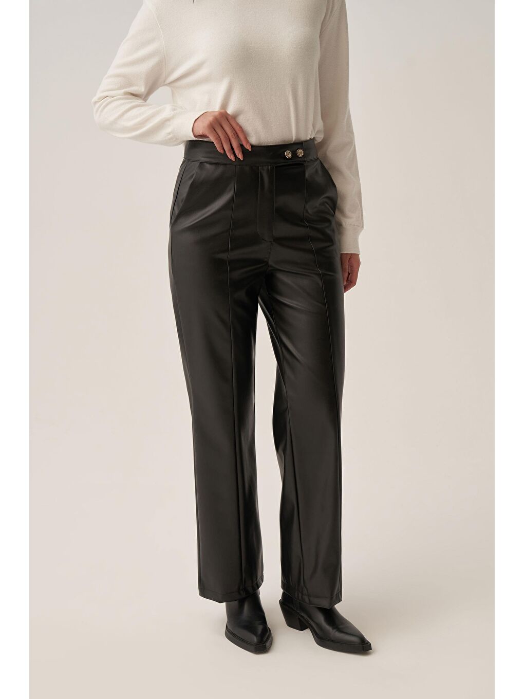 Siyah-Gold Düğmeli Süet Deri Pantolon-3